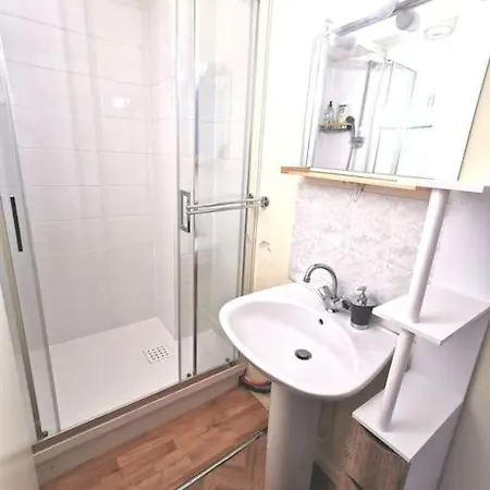 Lägenhet Cosy Au Coeur De Reims